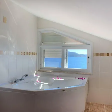 Escalade Iii Villa